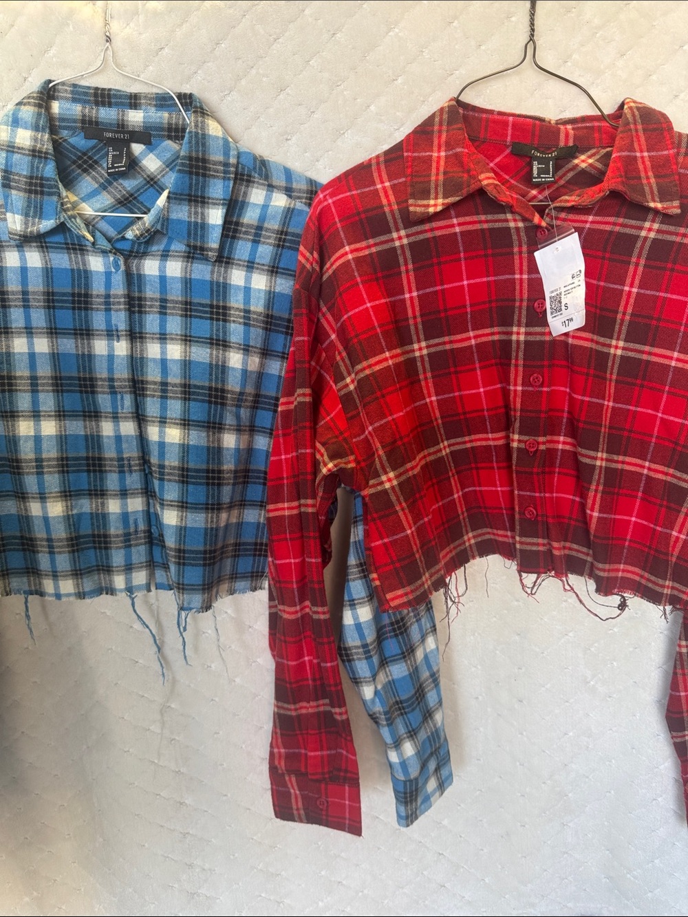 Forever 21 Red and Blue Plaid Cropped Button-Up Tops🫶